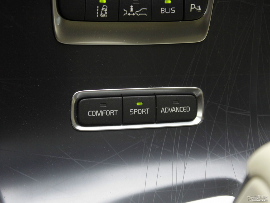{֠XC60(M)(ni)DƬ