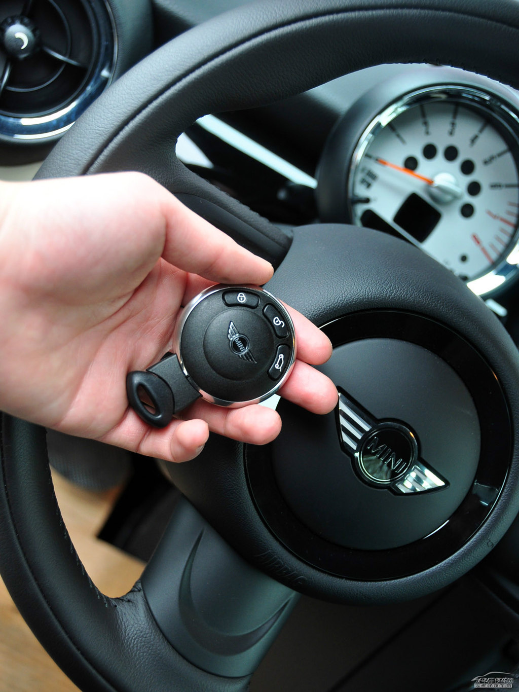 W{(ln)MINI COUPE(x)(ji)(x)(ji)DƬ