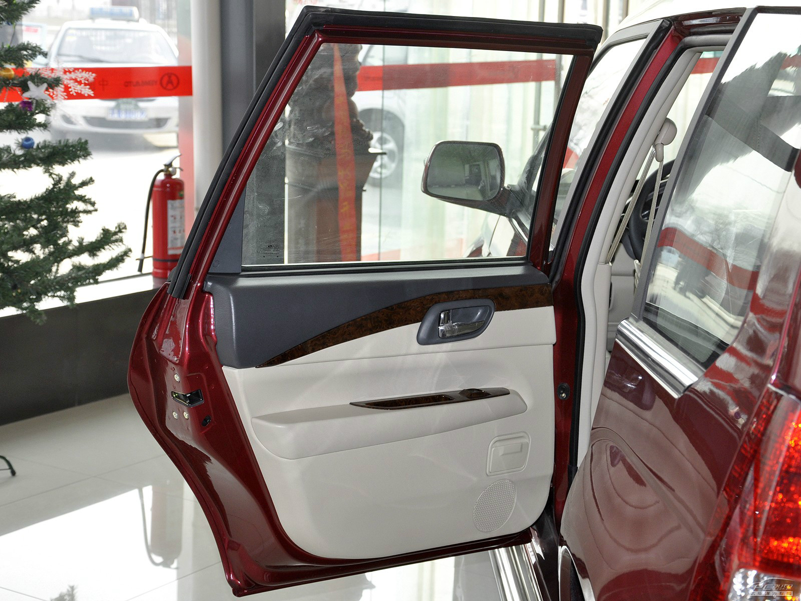 野馬F99內(nèi)飾高清大圖