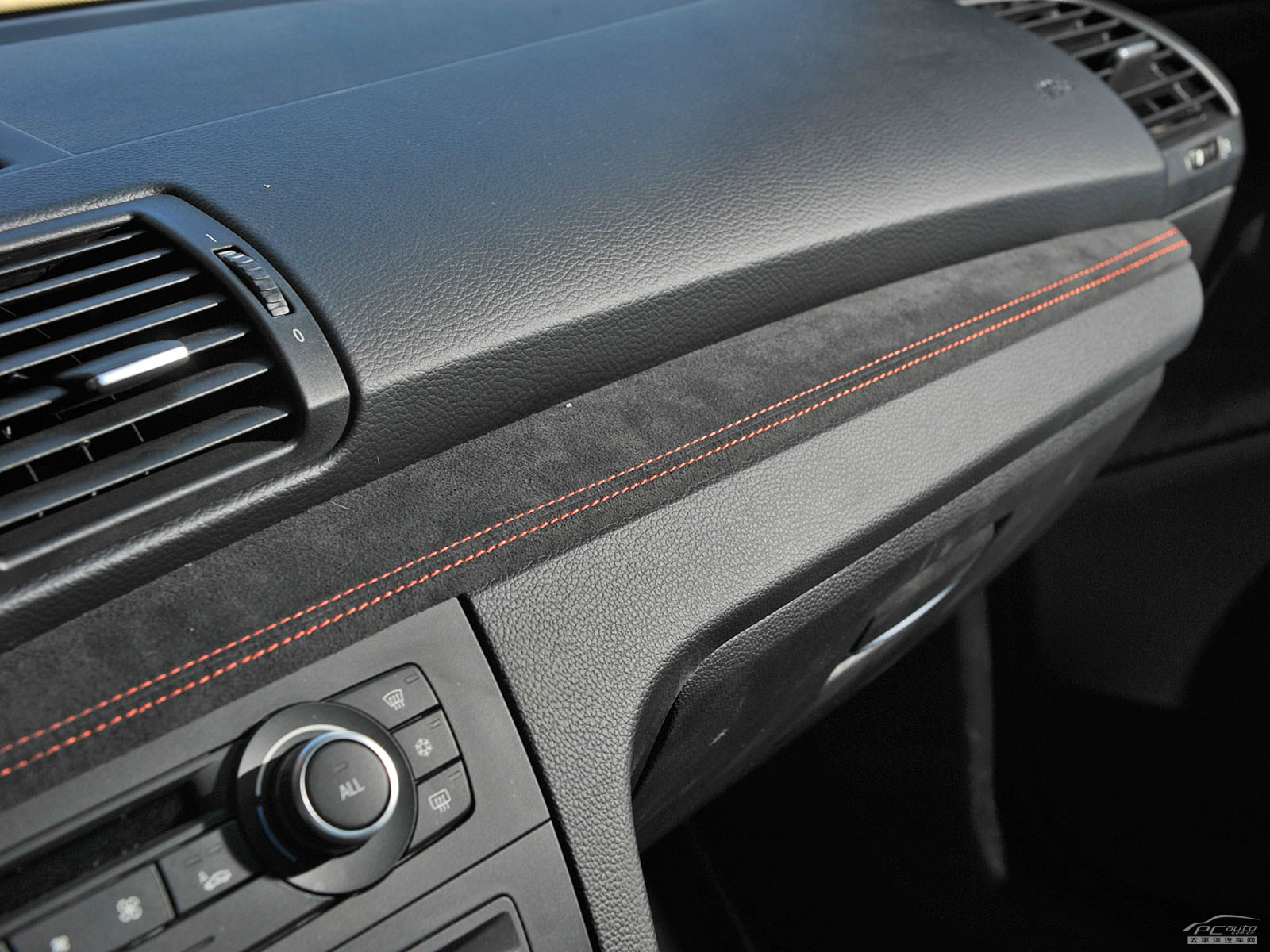 寶馬1系M內(nèi)飾高清大圖