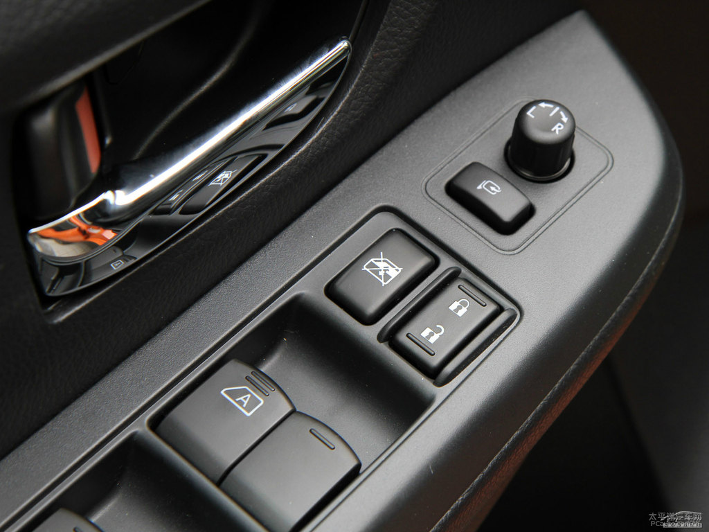 躍動珠光橙斯巴魯XV車廂內(nèi)飾圖片
