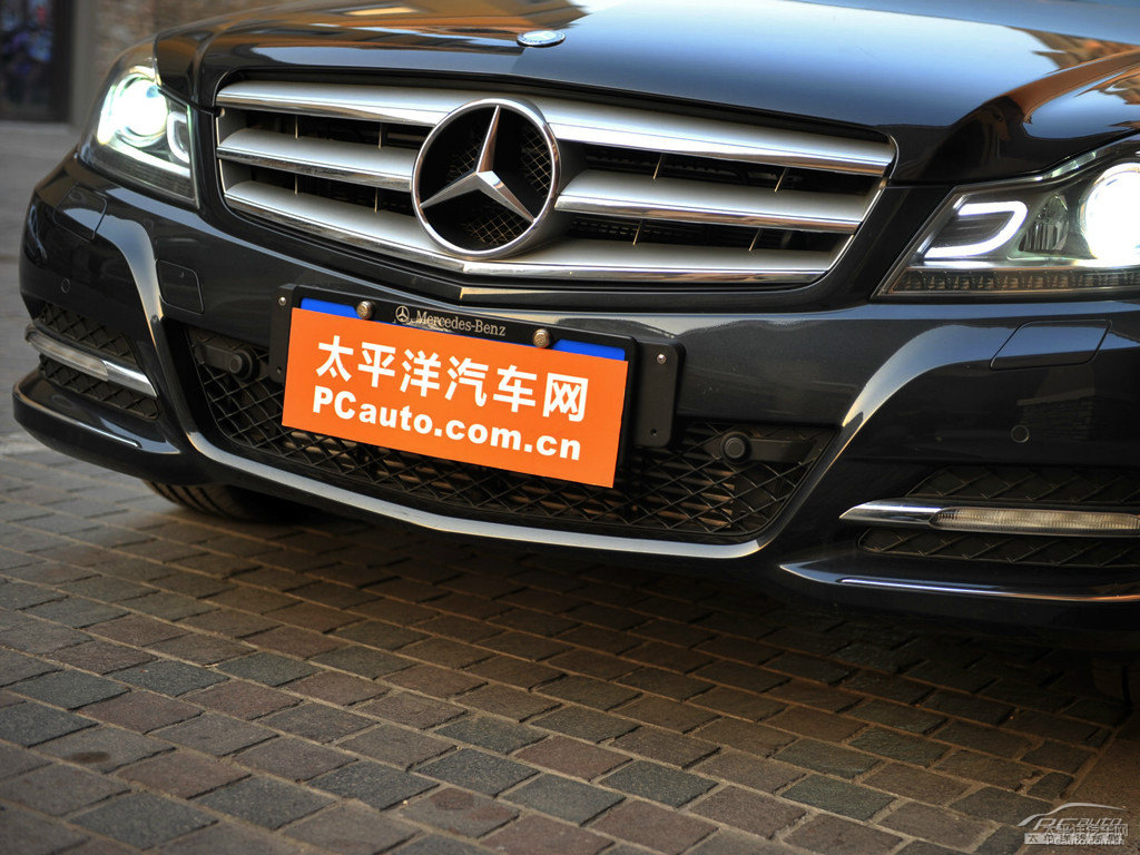 磁鐵黑奔馳C級(jí)外觀圖片