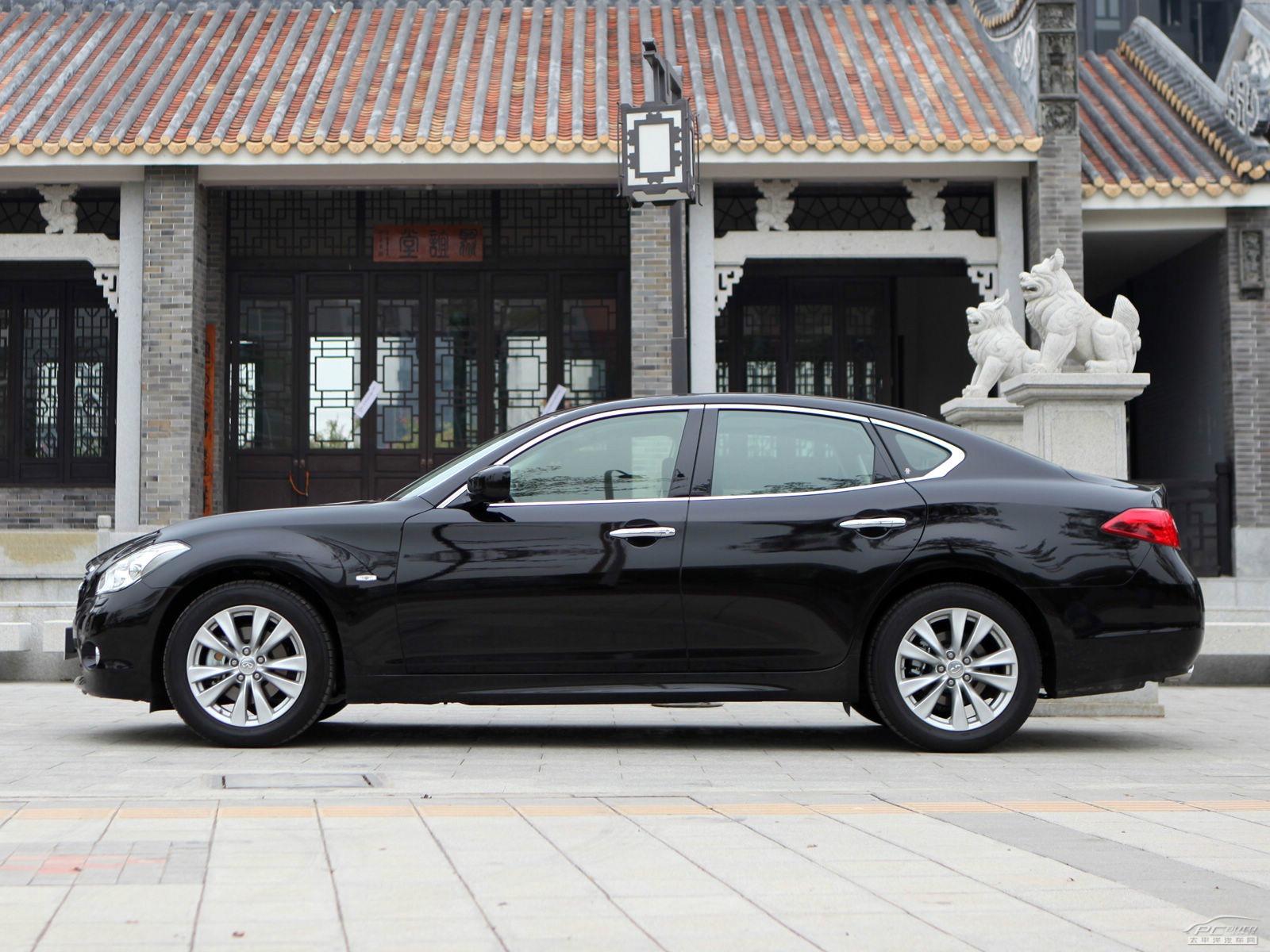 英菲尼迪M外觀高清大圖