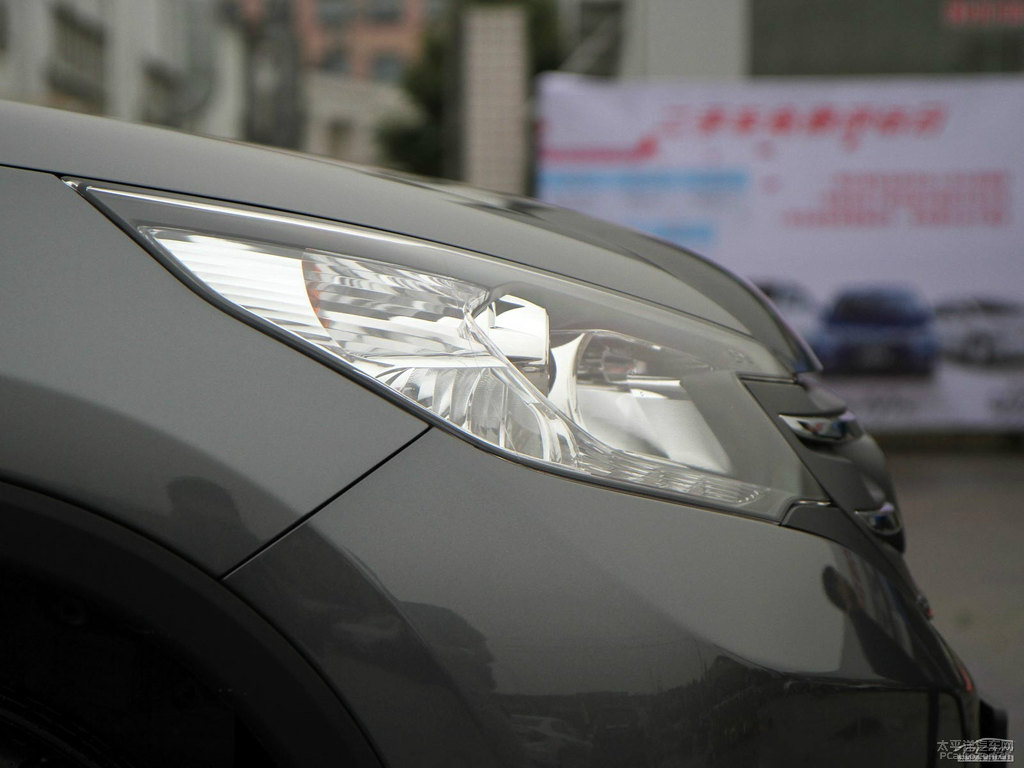 鈦金銀本田CR-V車頭外觀圖片