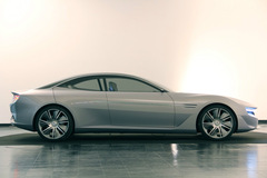 Pininfarina Cambiano܇