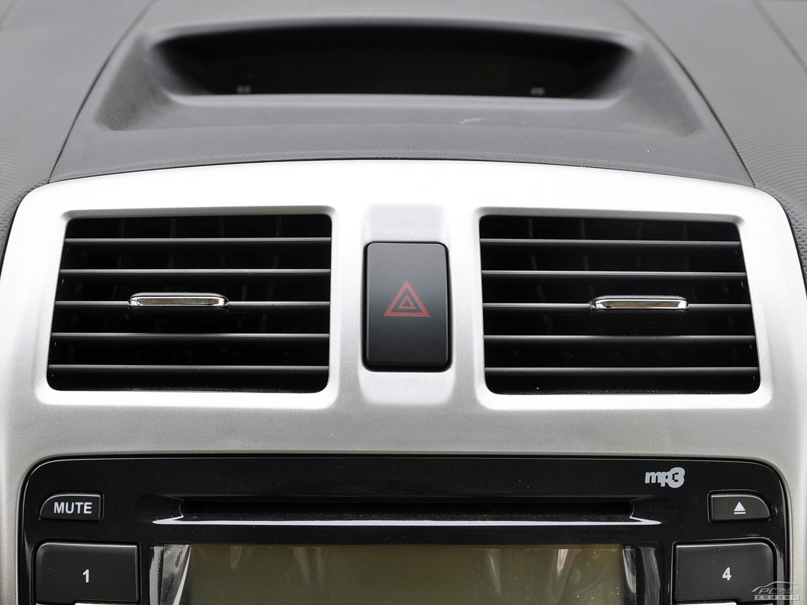 駿捷FSV內(nèi)飾高清大圖