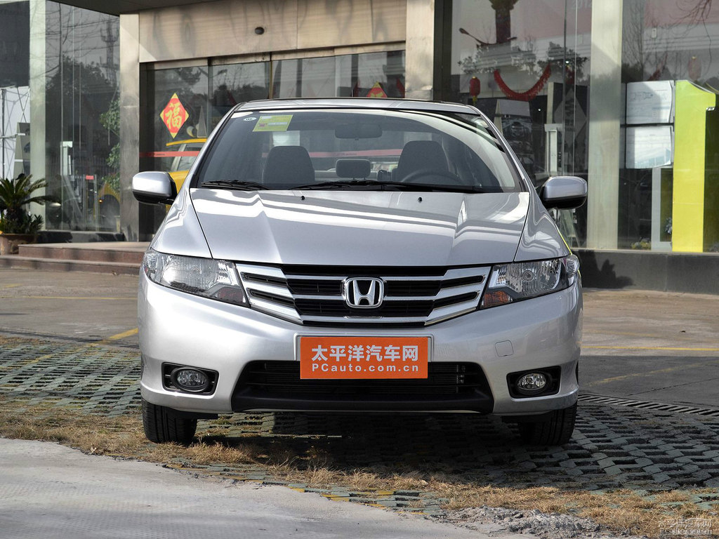 暴風(fēng)銀鋒范整車外觀外觀圖片