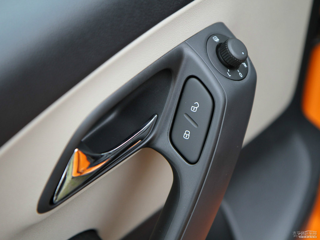 炫晶橙大眾Polo車廂內(nèi)飾圖片