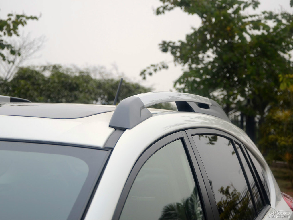 珍珠綢緞白斯巴魯XV車身外觀圖片