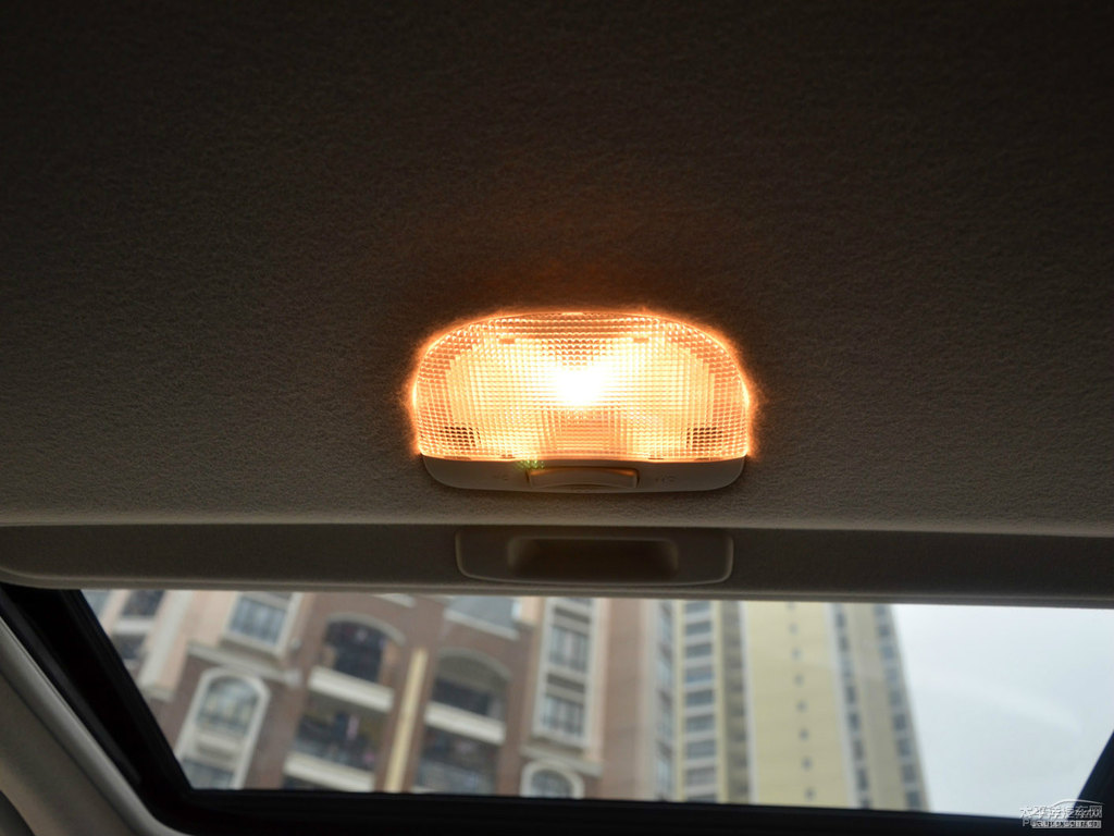 珍珠綢緞白斯巴魯XV車廂內(nèi)飾圖片