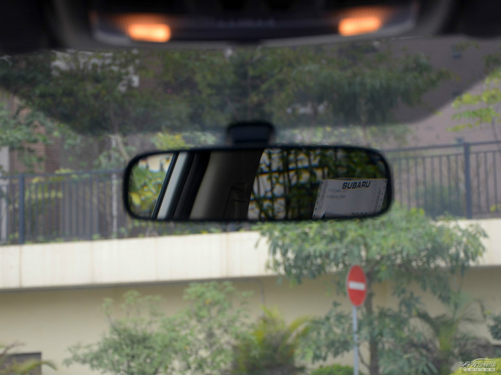 珍珠綢緞白斯巴魯XV車廂內(nèi)飾圖片