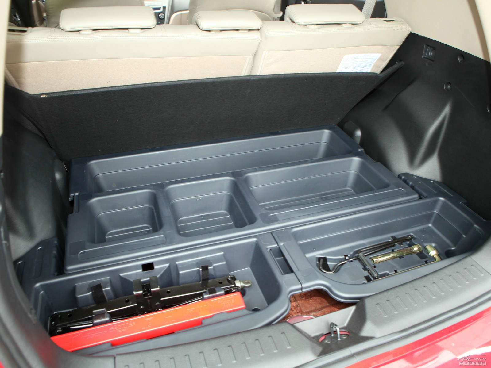 吉利GX7空間高清大圖