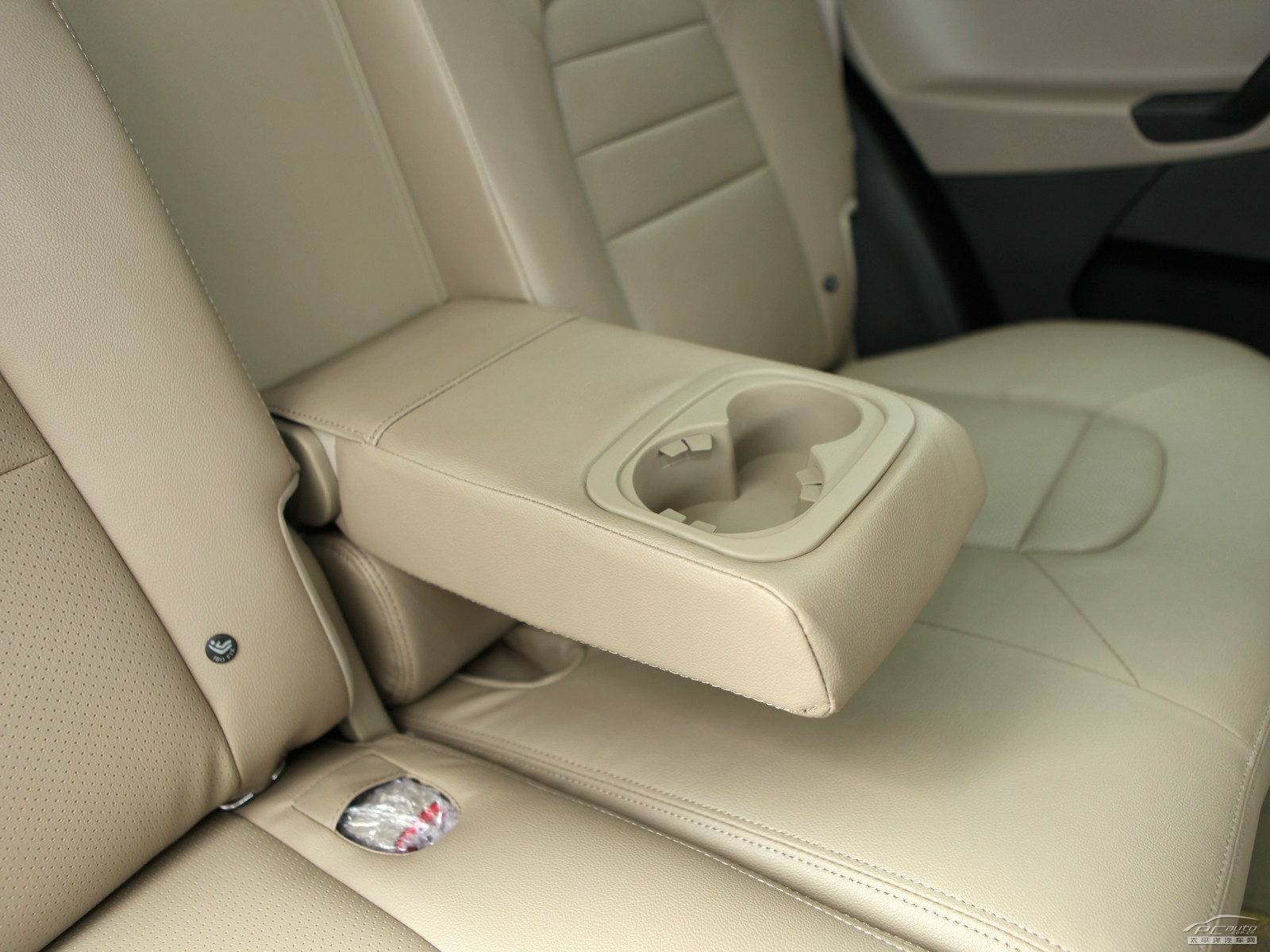 吉利GX7空間高清大圖