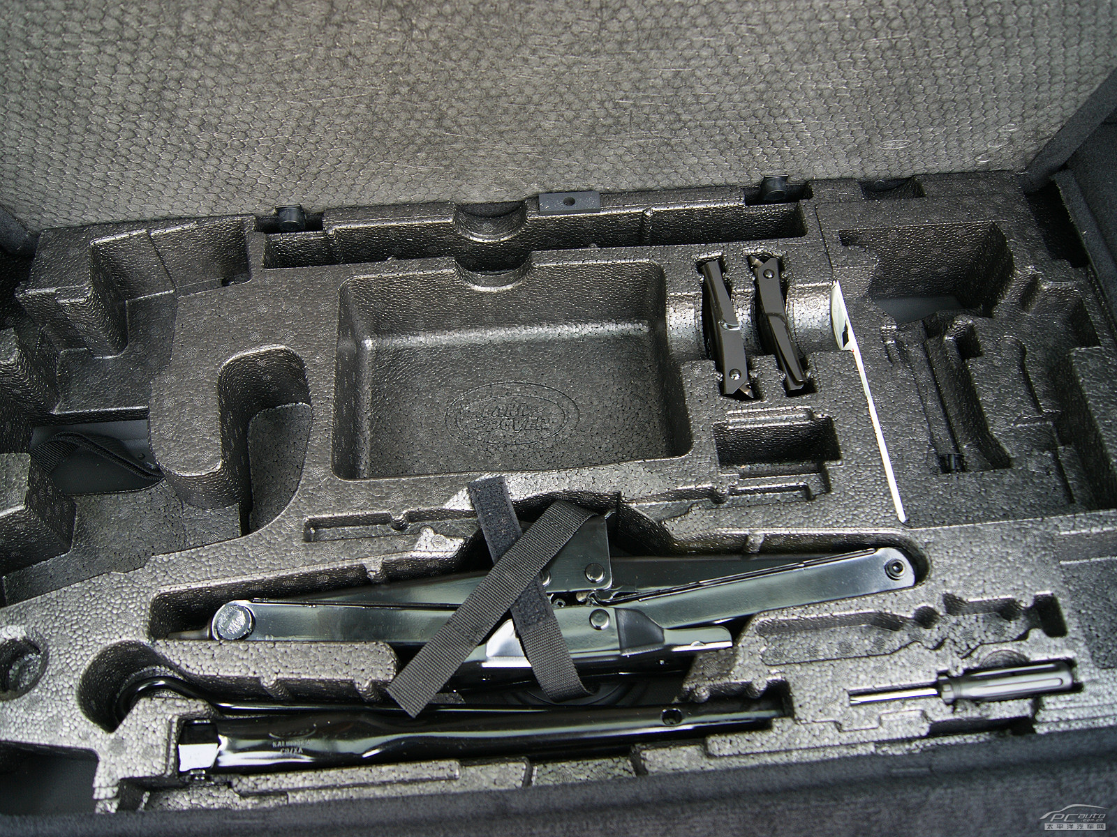 攬勝運(yùn)動細(xì)節(jié)高清大圖