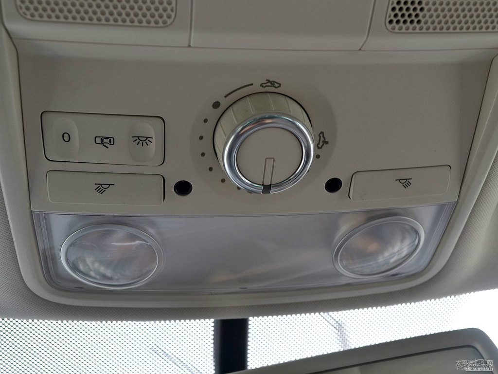 深黑邁騰內(nèi)飾圖片