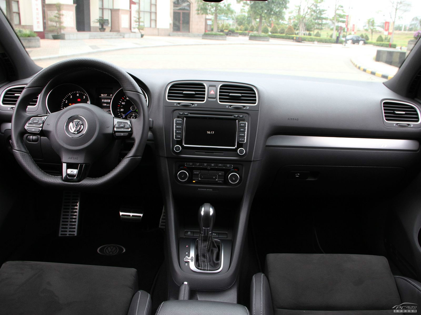 高爾夫(進(jìn)口)內(nèi)飾高清大圖