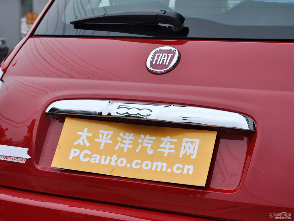 愉悅紅菲亞特500車尾外觀圖片