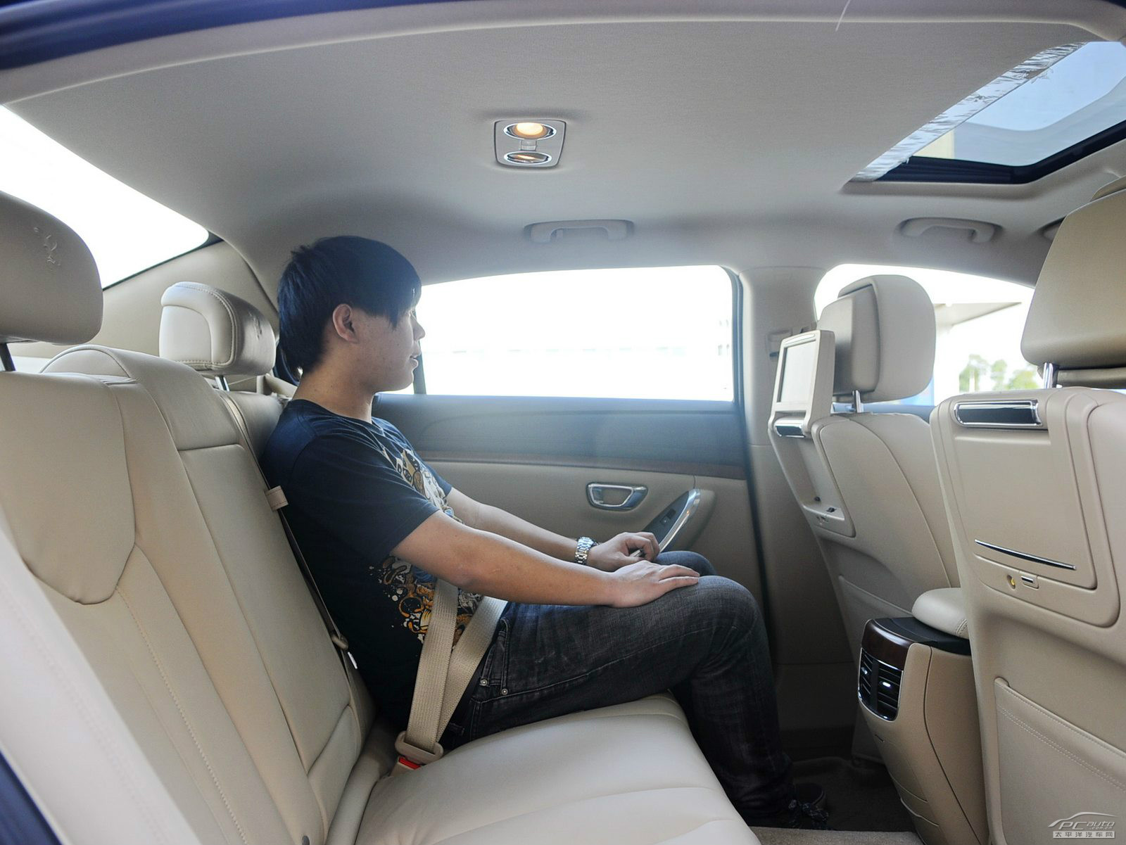 榮威950空間高清大圖