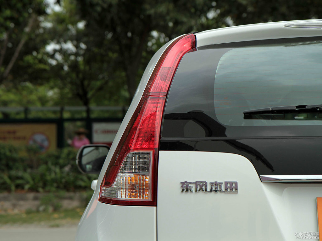 塔夫綢白本田CR-V車尾外觀圖片