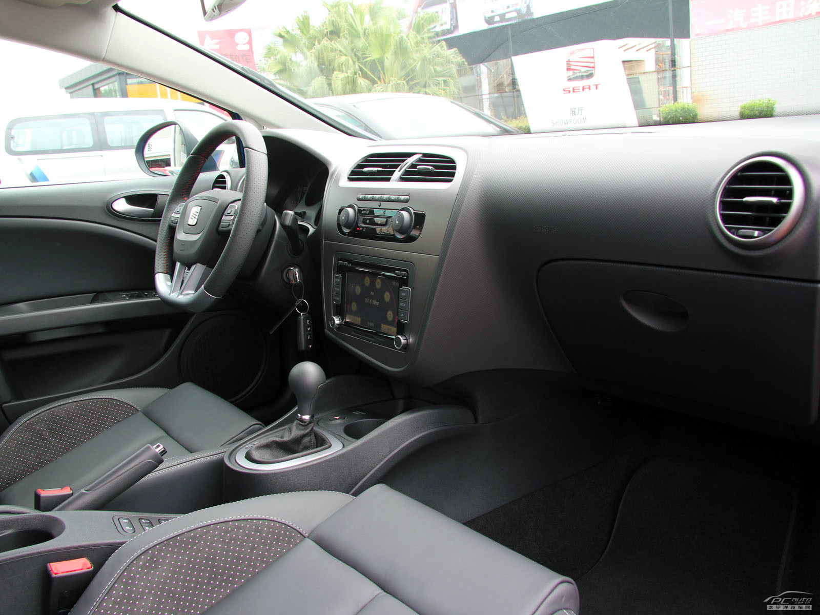 西雅特Leon內(nèi)飾高清大圖