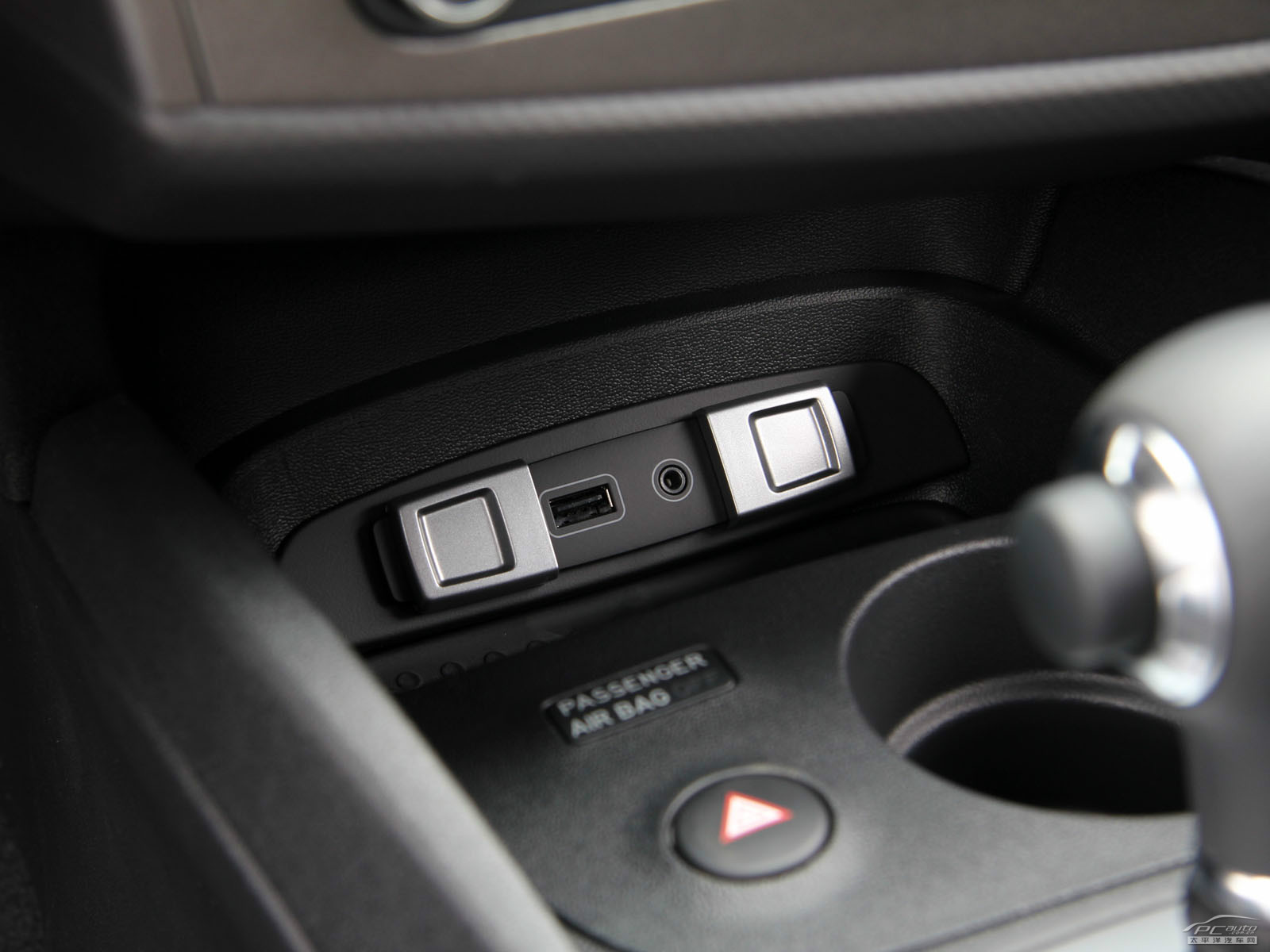 西雅特Leon內(nèi)飾高清大圖