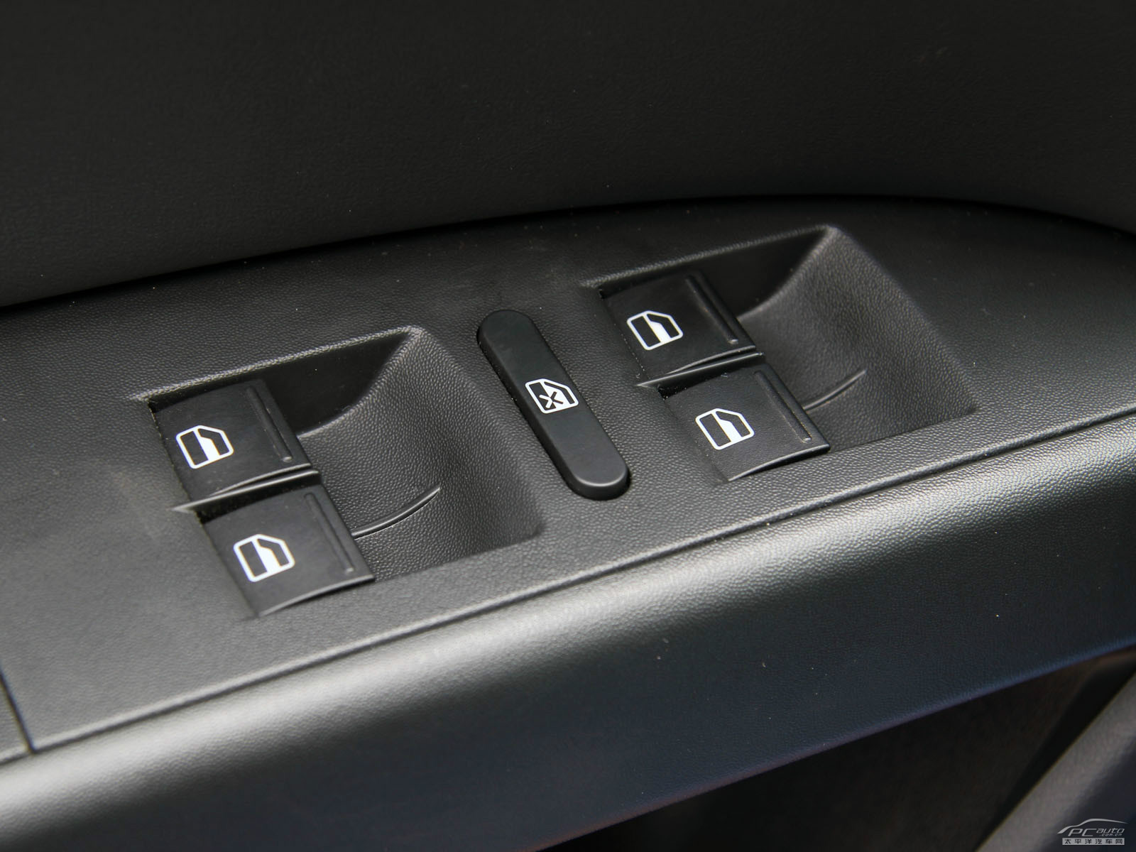 西雅特Leon內(nèi)飾高清大圖