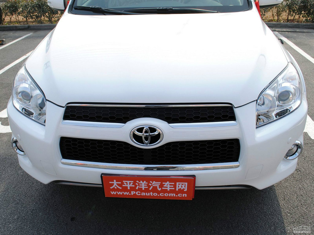 超級(jí)白R(shí)AV4榮放外觀圖片