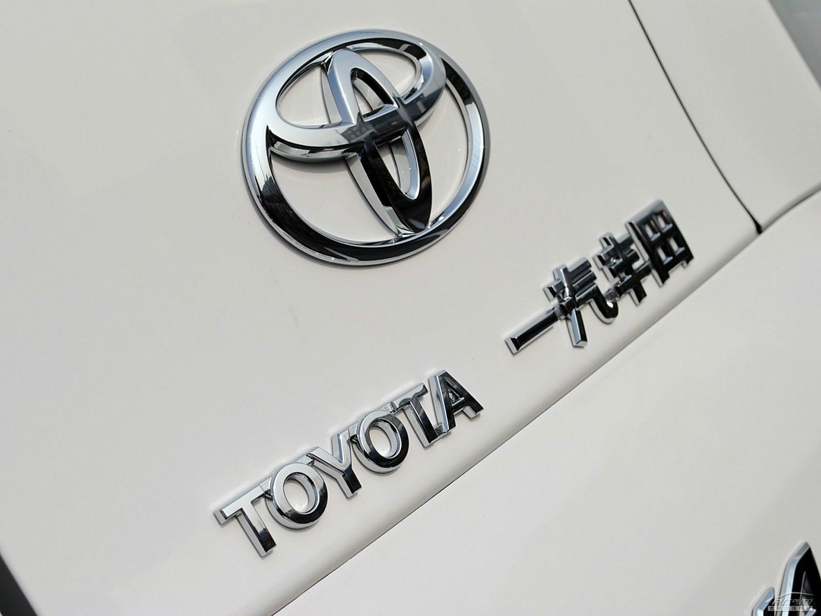 RAV4榮放外觀高清大圖