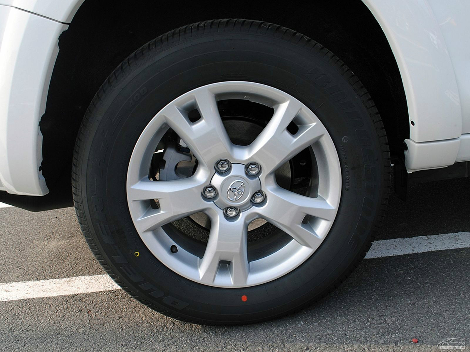 RAV4榮放外觀高清大圖