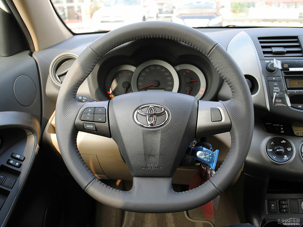 超級白RAV4榮放內(nèi)飾圖片