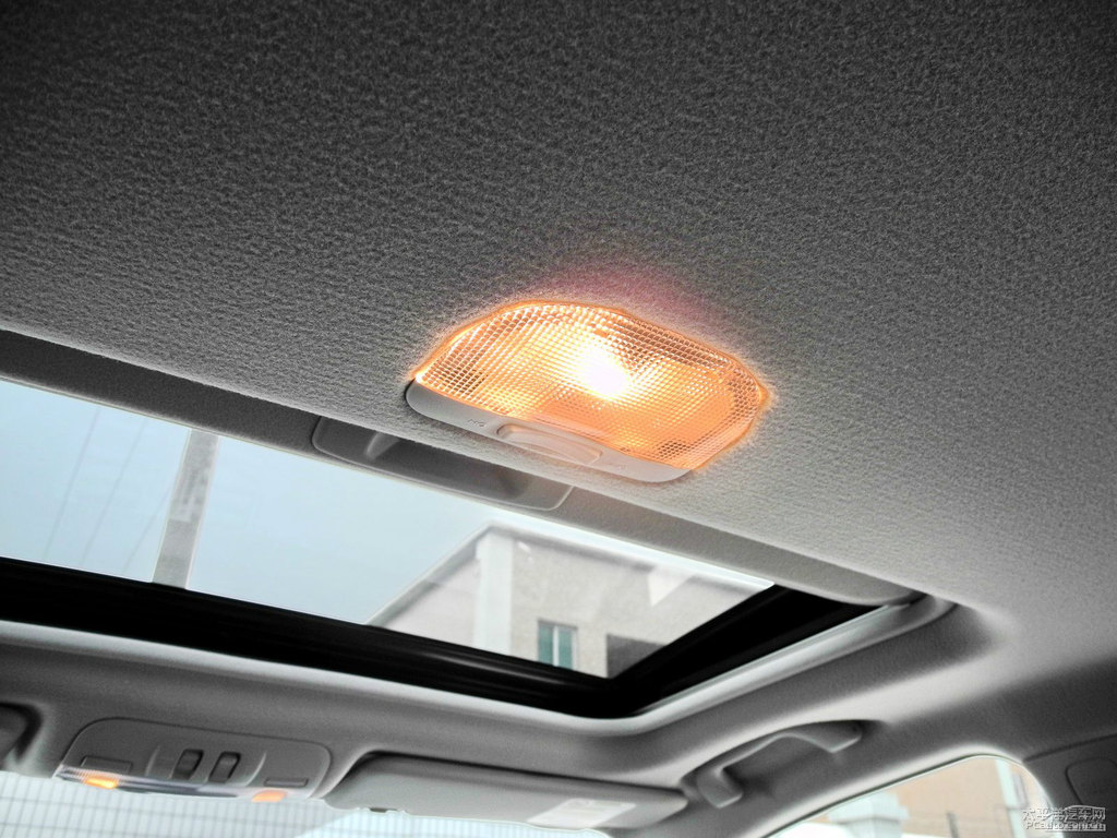 珍珠綢緞白斯巴魯XV車廂內(nèi)飾圖片