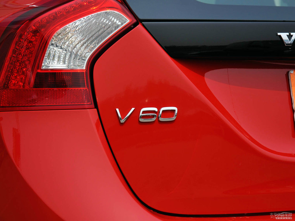 激情紅沃爾沃V60車尾外觀圖片