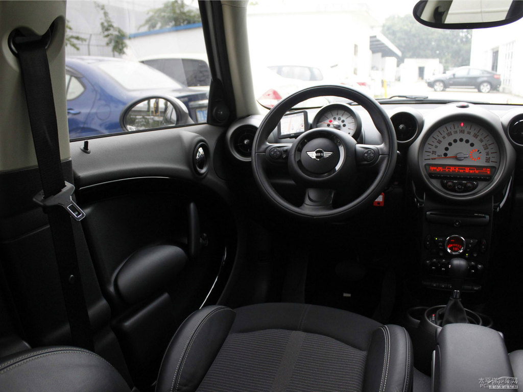 白銀色MINI CLUBMAN中控內(nèi)飾圖片