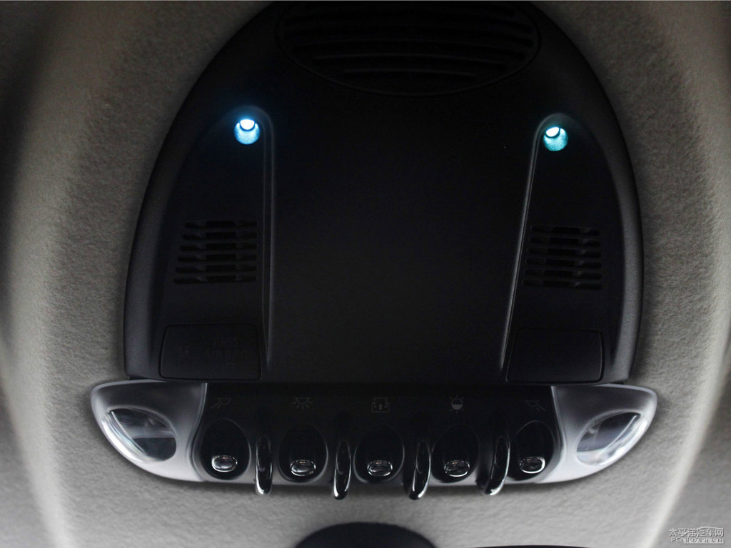 白銀色MINI CLUBMAN車廂內(nèi)飾圖片