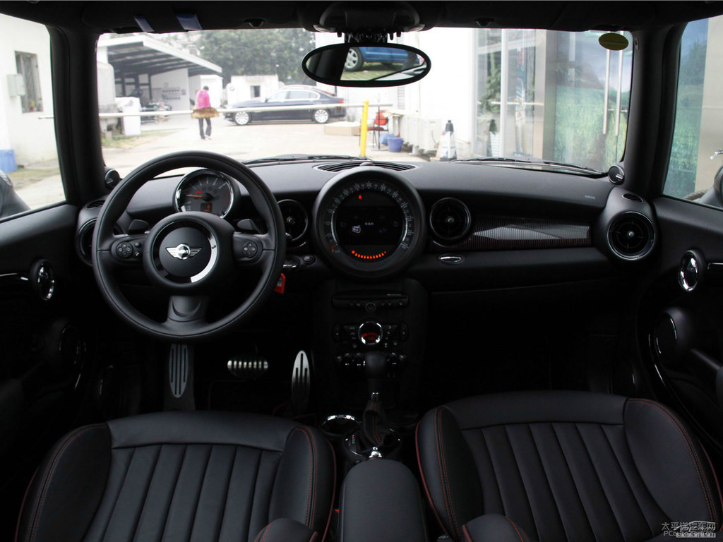 子夜黑MINI CLUBMAN中控內(nèi)飾圖片