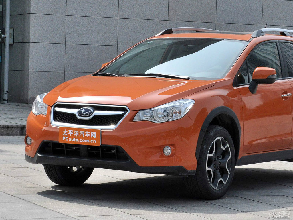 躍動(dòng)珠光橙斯巴魯XV車頭外觀圖片