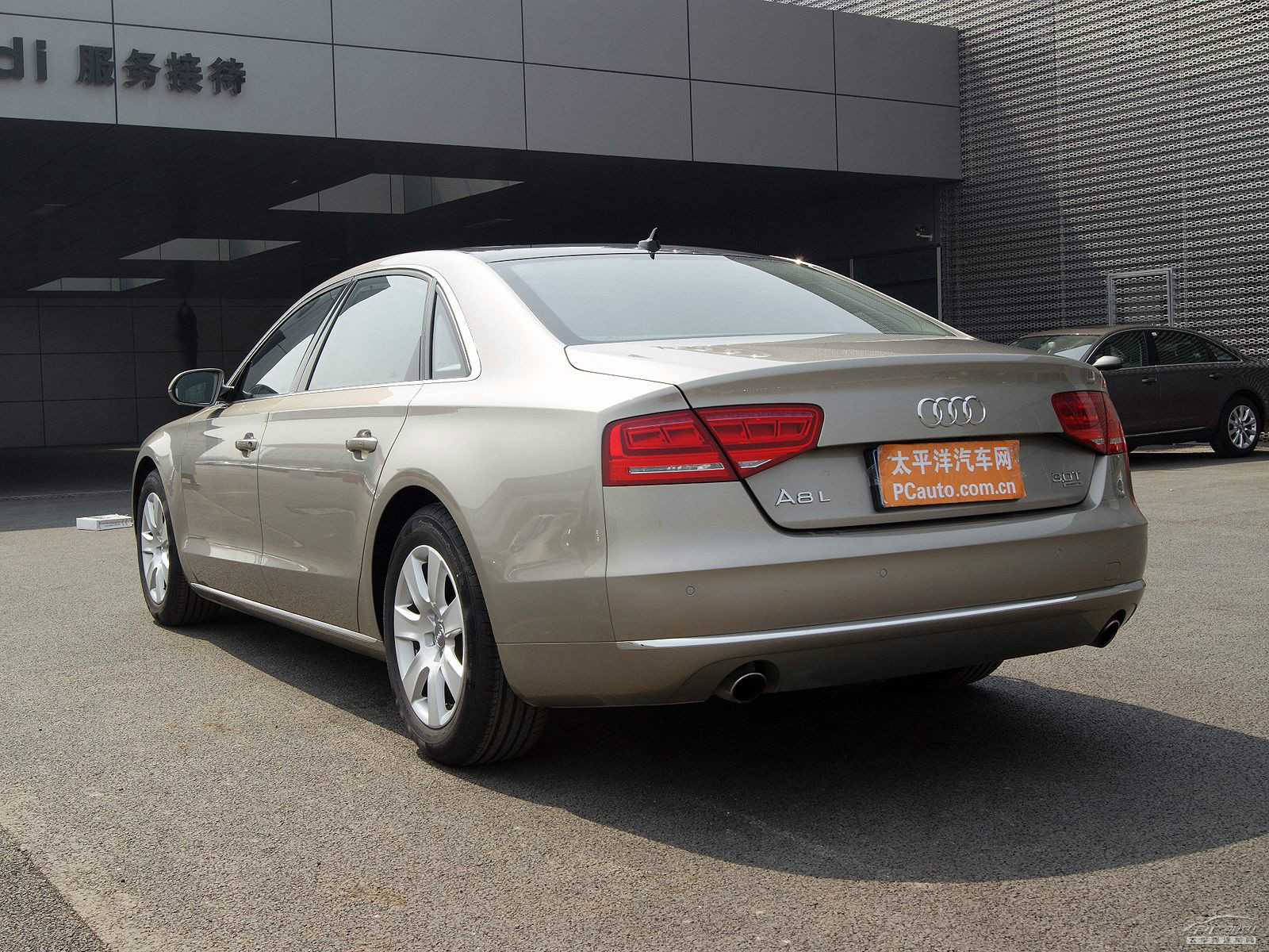奧迪A8L外觀高清大圖
