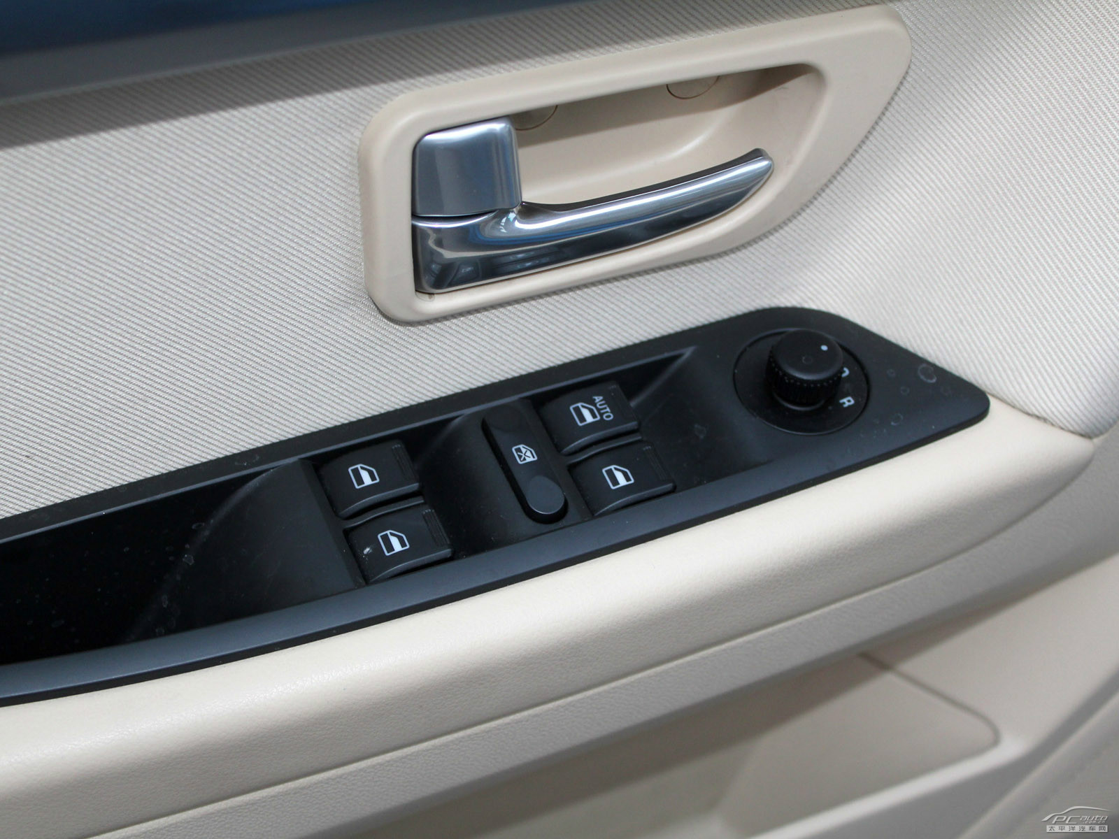 蓮花L5內(nèi)飾高清大圖