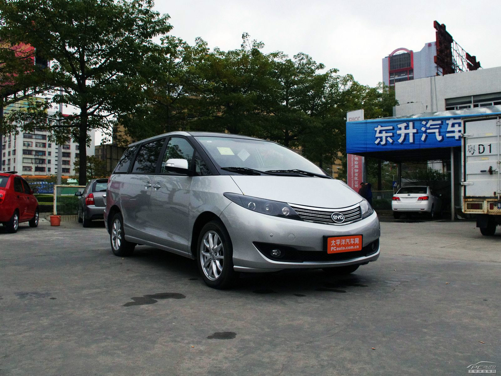比亞迪M6外觀高清大圖