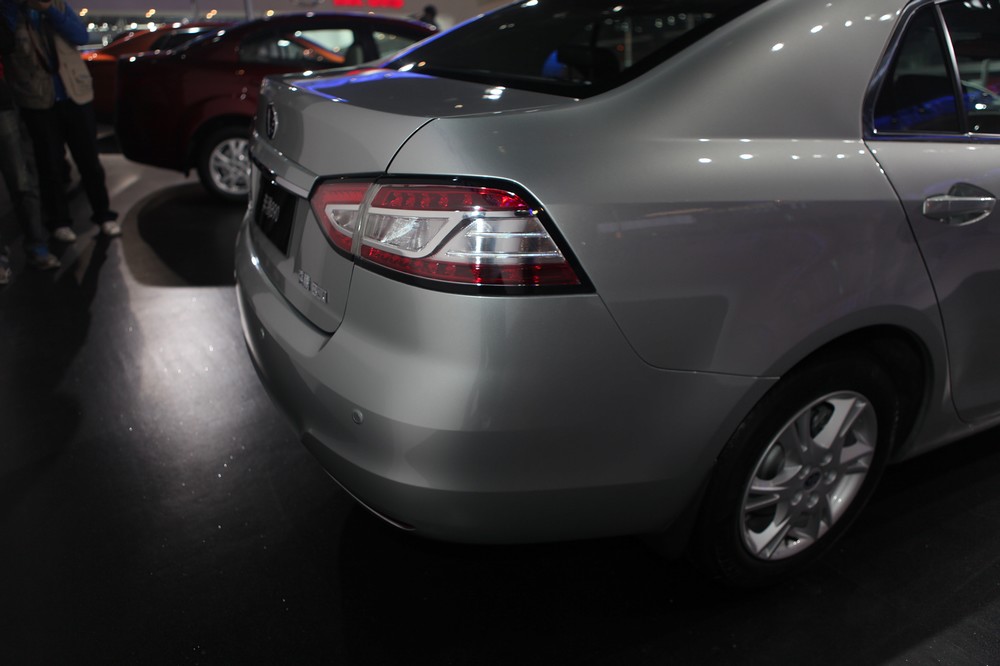 奔騰B90車展高清大圖