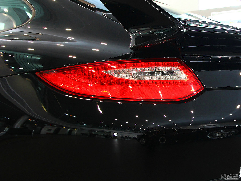 黑色保時捷911車尾外觀圖片