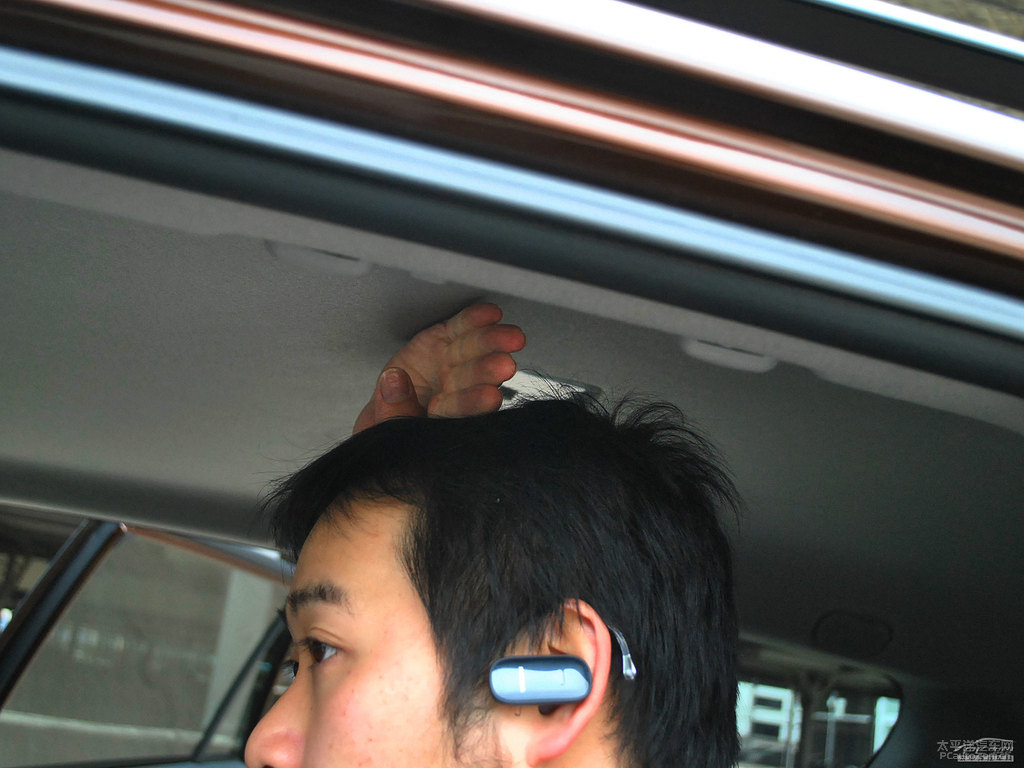 深棕云母色RAV4榮放空間圖片