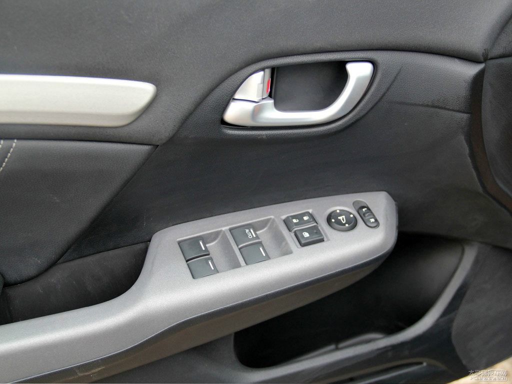 絢光藍(lán)思域車(chē)廂內(nèi)飾圖片