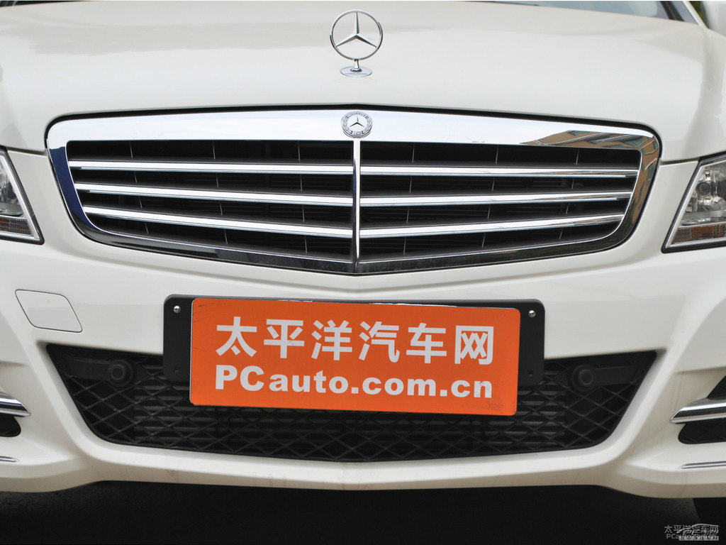 粉筆白奔馳C級(jí)外觀圖片