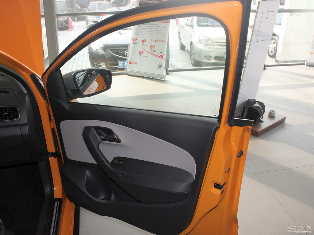 炫晶橙大眾Polo車廂內(nèi)飾圖片