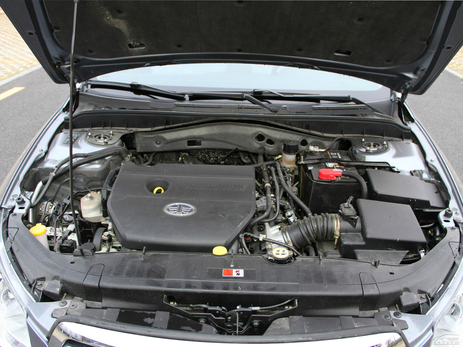 奔騰B70細節(jié)高清大圖