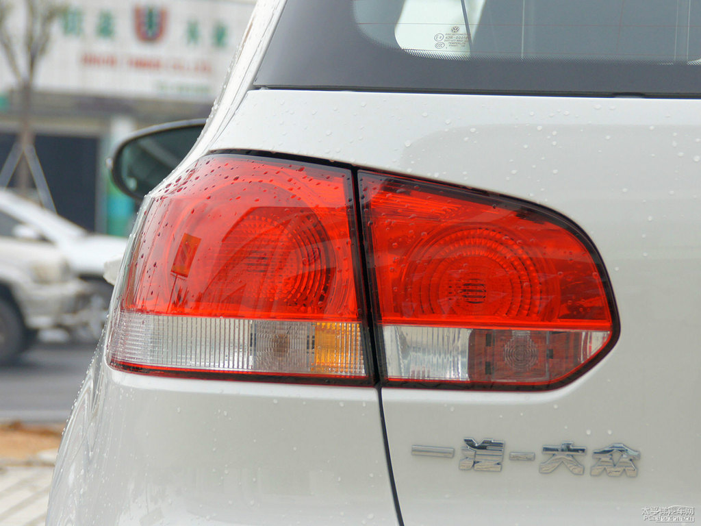 糖果白高爾夫車(chē)尾外觀圖片