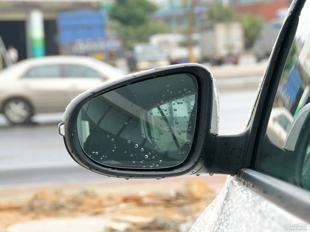 糖果白高爾夫車身外觀圖片