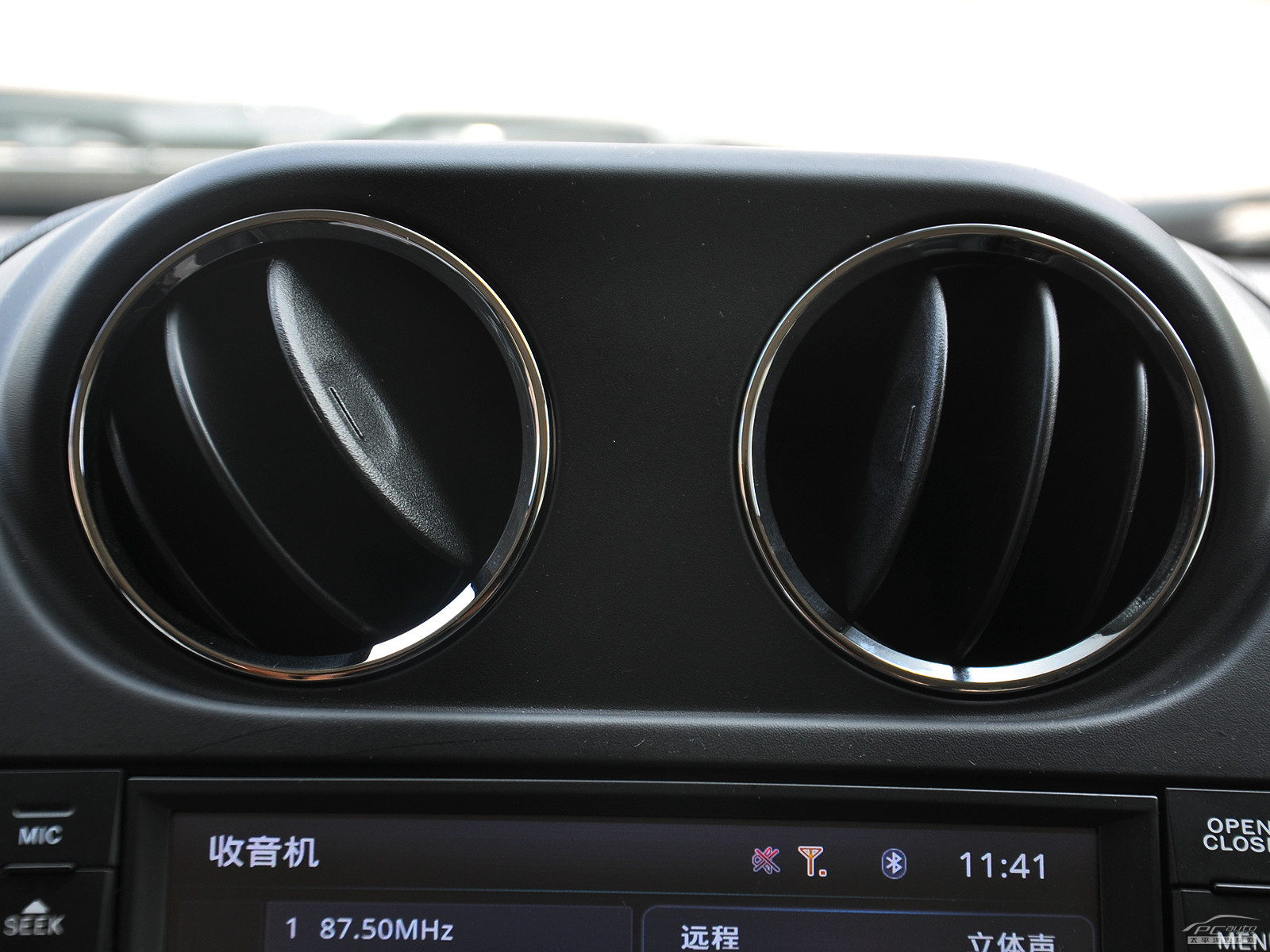 指南者(進口)內(nèi)飾高清大圖