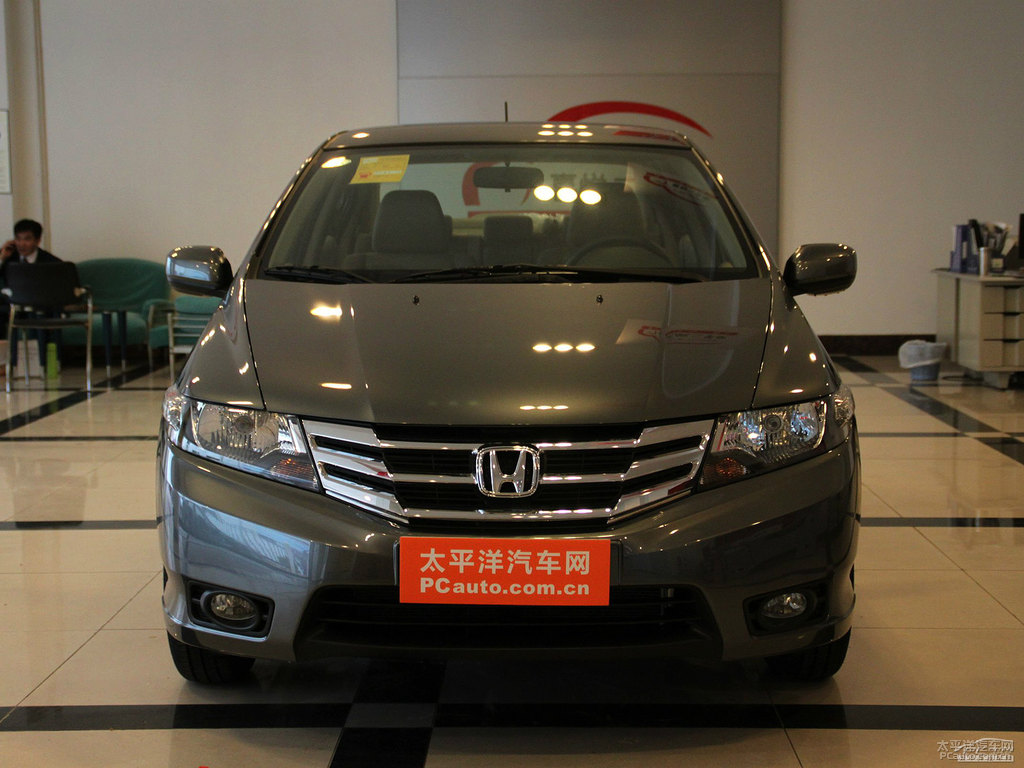 暴風(fēng)銀鋒范整車外觀外觀圖片